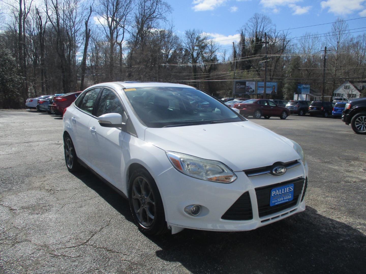 2013 WHITE Ford Focus (1FADP3F29DL) , AUTOMATIC transmission, located at 540a Delsea Drive, Sewell, NJ, 08080, (856) 589-6888, 39.752560, -75.111206 - Photo#2